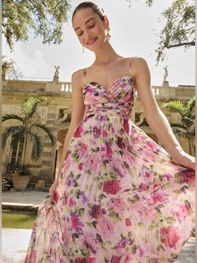 Lulu’s Pleated Maxi Dress in Pink Floral Print